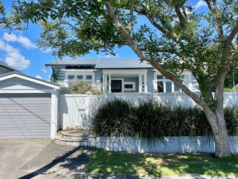 19 Egremont Street, Belmont, Auckland