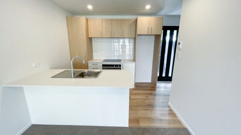 8/2 Stokes Avenue, Te Atatu Peninsula, Auckland