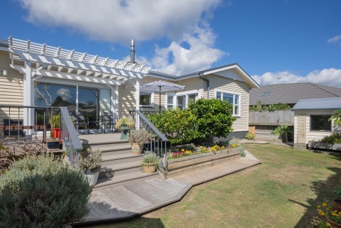 30 Seddon Street, Waikanae