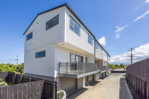 4/94 Target Road, Totara Vale, Auckland