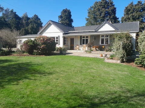 1694 Clutha Valley Road, Pukeawa