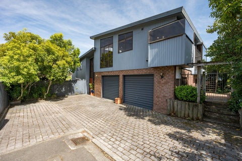 13 Farnham Drive, Richmond