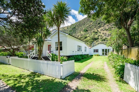 10 Tilley Road, Paekakariki