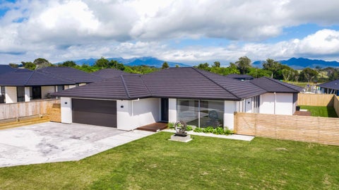 33 Honeyfield Drive, Whalers Gate, New Plymouth