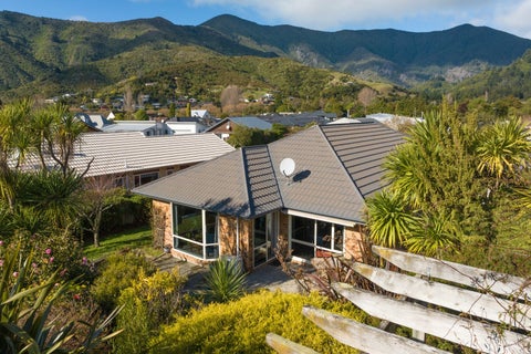 2 Whitby Close, Waikawa, Picton