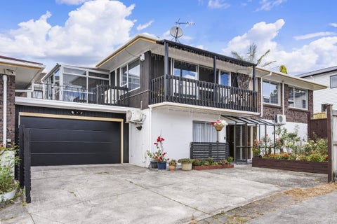 2/27 Pakira Avenue, Glendene, Auckland