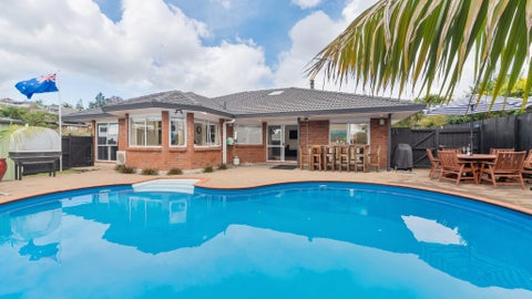 10 Taupiko Place, Green Bay, Auckland