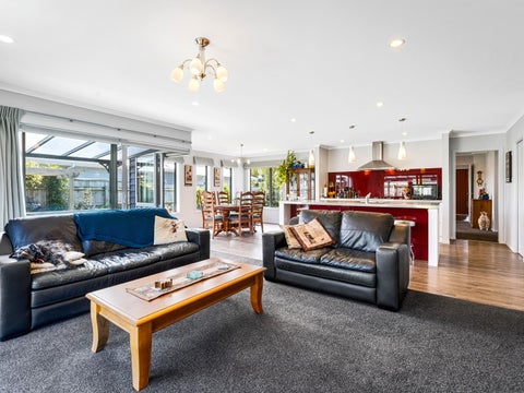 38 Resolution Drive, Whitby, Porirua