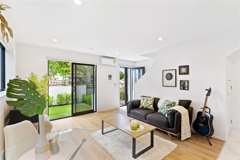 87A Beach Road, Te Atatū Peninsula, Auckland