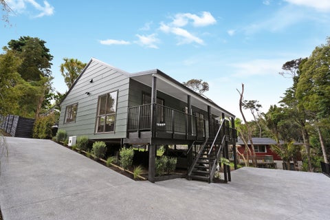 27 Hiwihau Place, Glenfield, Auckland