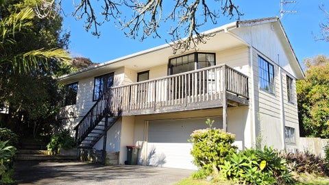 18 Sunward Rise, Glenfield, Auckland