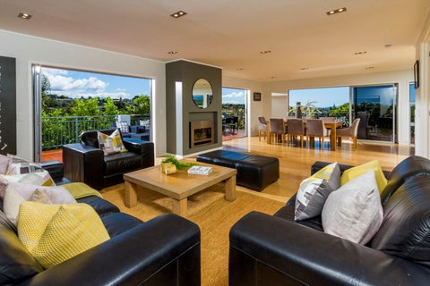 15 Surville Place, Mairangi Bay, Auckland