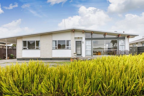 17 Pinedale Parade, Milson, Palmerston North
