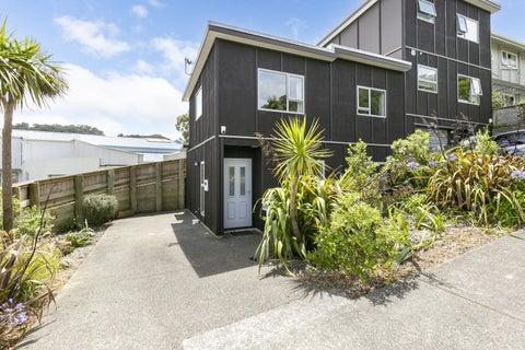 3C Woodhouse Avenue, Karori, Wellington