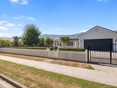 33 Hill Street North, Richmond