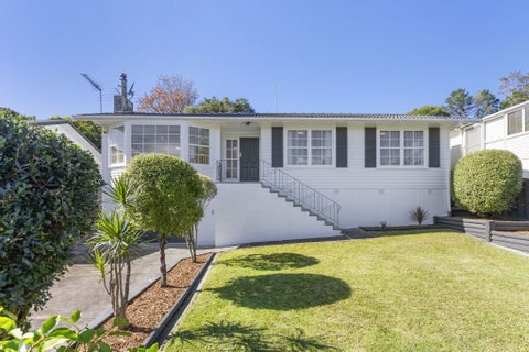13 Castleford Street, Green Bay, Auckland