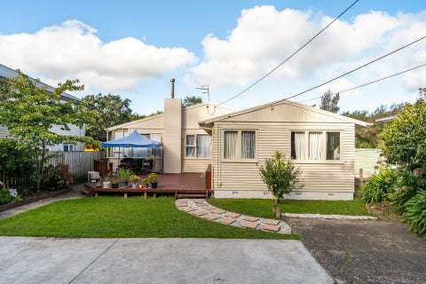 298 Main Road, Tawa, Wellington