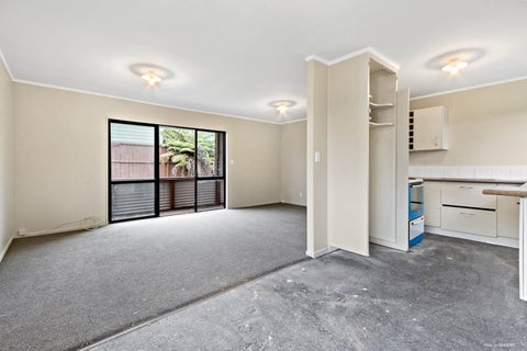 2/12 Benchmark Drive, Massey, Auckland