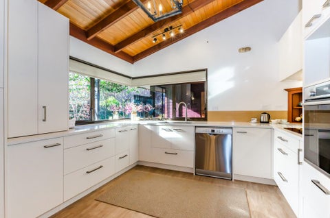 1 Manu Grove, Waikanae