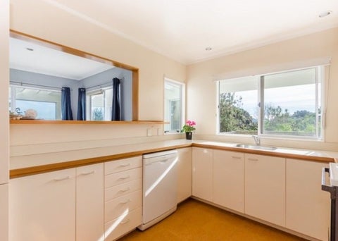 18 Kohutuhutu Road, Raumati Beach, Paraparaumu