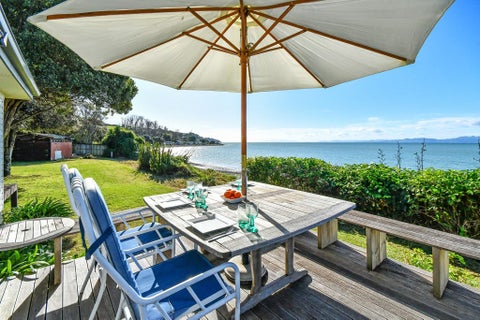 1820 East Coast Road, WHAKATIWAI, MIRANDA