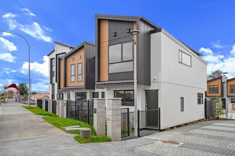 2 Red Arches Road, Henderson, Auckland