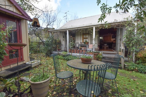 397A High Street South, Carterton