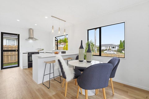 2/68 Meadowood Drive, Unsworth Heights, Auckland
