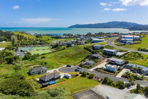 9 Loke Crescent, Coopers Beach, Coopers Beach