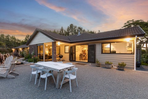 174 Katherine Mansfield Drive, Whitemans Valley, Upper Hutt