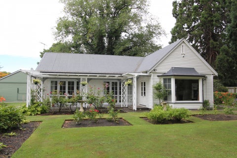 1 Park Lane, Ashburton
