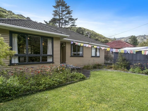 37 Sunny Grove, Wainuiomata, Lower Hutt
