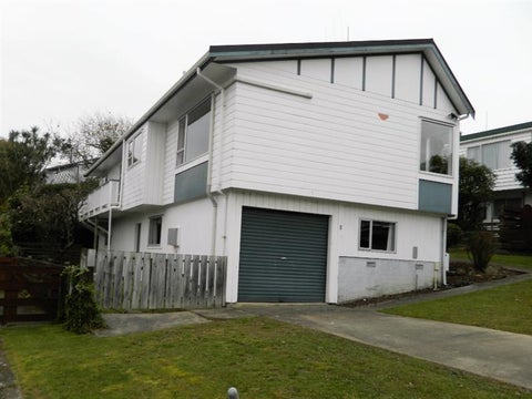 8 Solander Place, Whitby, Porirua