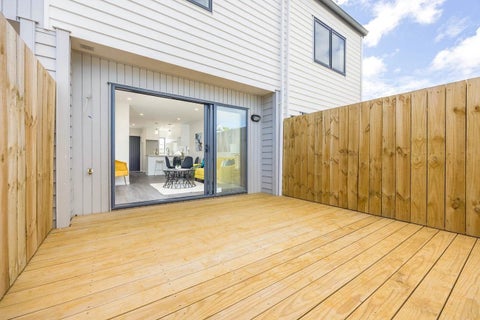 2/8 Blanes Road, Weymouth, Auckland