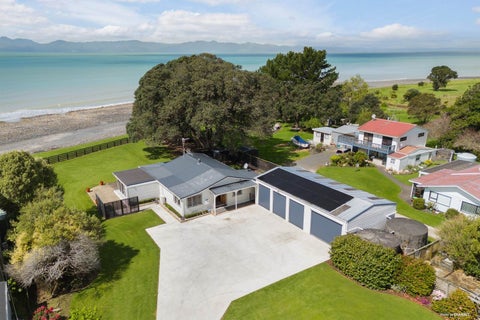 1804 East Coast Road, WHAKATIWAI, MIRANDA