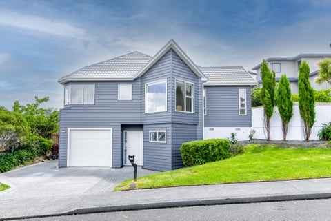 75 Dress Circle, Newlands, Wellington