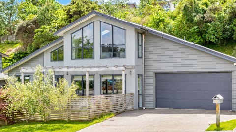 8 Flotilla Place, Whitby, Porirua