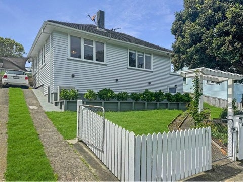 17 Davidson Crescent, Tawa, Wellington