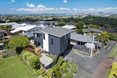 1/0 Pupuke Road, Northcote, Auckland