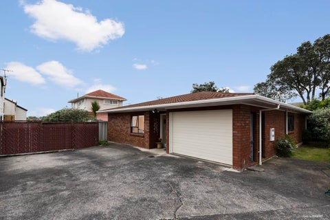 2/57 Cook Street, Howick, Auckland