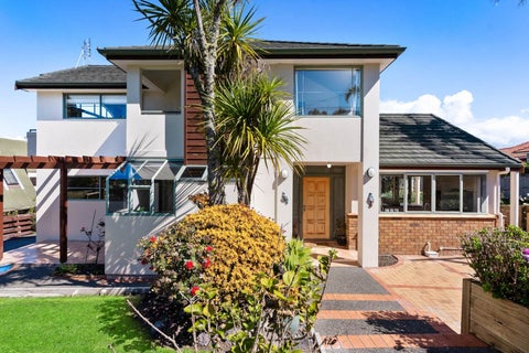 492 Beach Road, Murrays Bay, North Shore City, Auckland