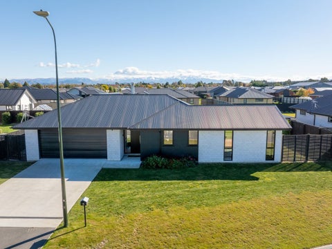 6 Westmorland Avenue, Darfield