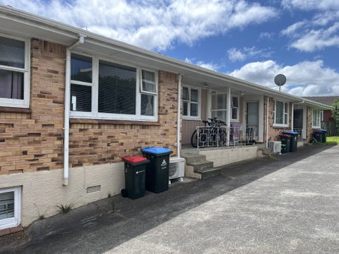 2/23 Hayr Road, Three Kings, Auckland