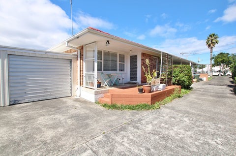 2/81 Rawhiti Road, Onehunga, Auckland