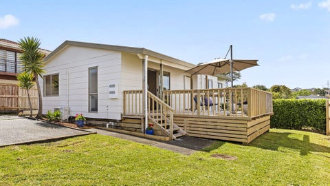2/22 White Swan Road, Mount Roskill, Auckland