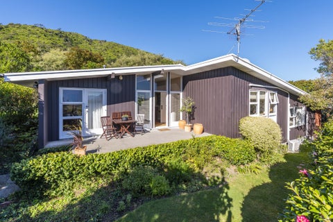 16 Kakariki Grove, Waikanae