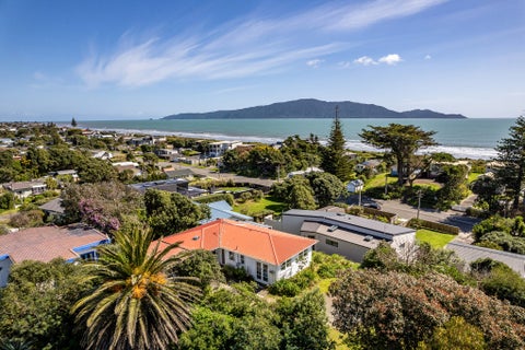 4 Rangihiroa Street, Waikanae Beach, Waikanae