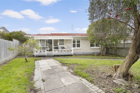 1/13 Wykeham Place, Glenfield, Auckland