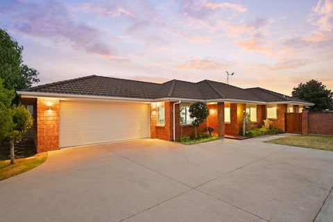 115 Barrington Drive, Huntington, Hamilton