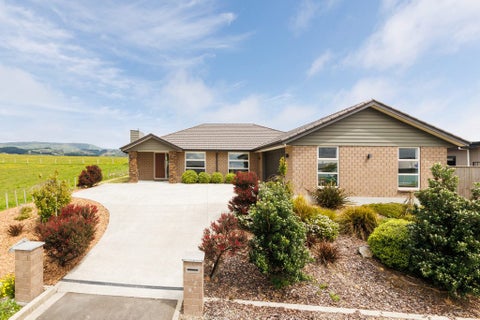 206 Pacific Drive, Fitzherbert, Palmerston North